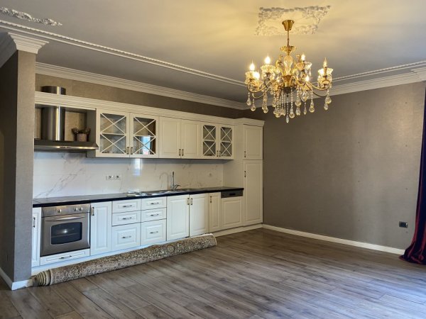 Tirane, shes apartament 2+1+Ballkon Kati 4, 125 m² 365.000 € (Bllok)