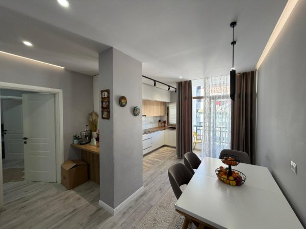 Tirane, shitet apartament 2+1 Kati 5, 110 m² 165.000 € (Astir perballe Vilave L)