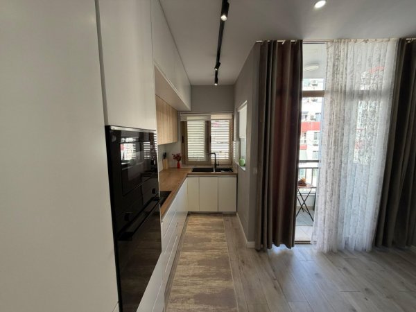 Tirane, shitet apartament 2+1 Kati 5, 110 m² 165.000 € (Astir perballe Vilave L)