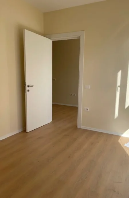 Tirane, jepet me qera zyre Kati 3, 100 m² 550 € 