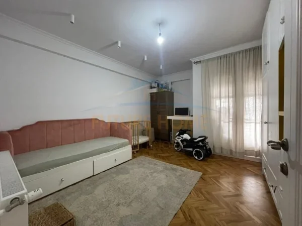 Tirane, shitet apartament 2+1+Ballkon Kati 6, 113 m² 255.000 € (21 Dhjetori)