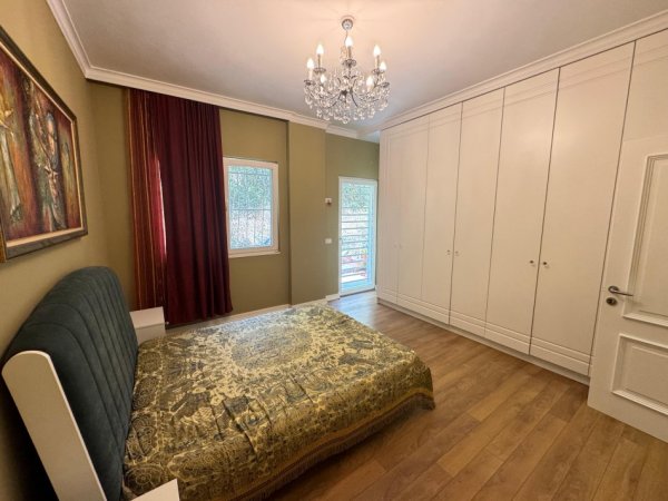 Tirane, jepet me qera apartament 2+1 Kati 3, 110 m² 850 € (Liqeni i thate)