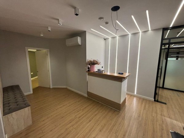 Tirane, jepet me qera ambjent biznesi Kati 2, 315 m² 4.600 € (Rruga Bardhok Biba, prane Rruges se Barrikadave)