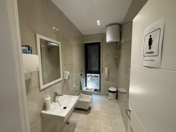 Tirane, jepet me qera ambjent biznesi Kati 2, 315 m² 4.600 € (Rruga Bardhok Biba, prane Rruges se Barrikadave)