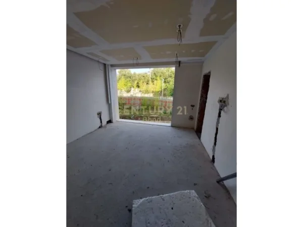 Tirane, shitet apartament duplex Dublex , 119 m² 250.000 € (Farke)