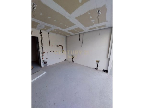 Tirane, shitet apartament duplex Dublex , 119 m² 250.000 € (Farke)