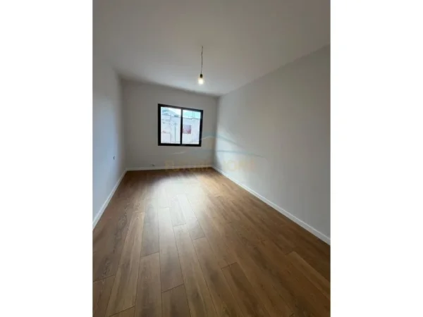 Tirane, shitet apartament 2+1+Ballkon Kati 2, 101 m² 138.000 € (Rruga e Shefqet Kuka, Fresk)