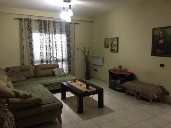 Tirane, jepet me qera apartament 1+1 Kati 2, 650 € 