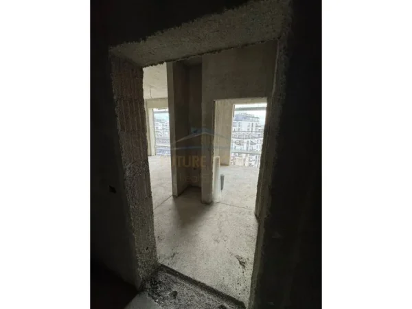 Tirane, shitet apartament 1+1+Ballkon Kati 8, 56 m² 94.384 € (Fusha e Aviacionit)