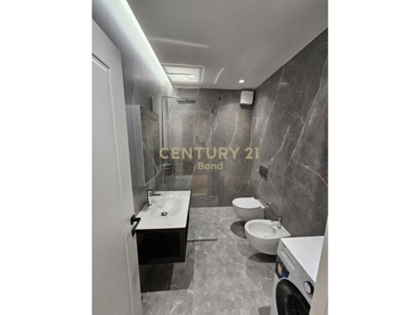 Tirane, shitet apartament 2+1+Ballkon Kati 8, 137 m² 205.500 € (Ali Demi)