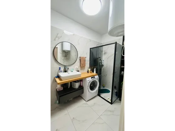 Tirane, shitet apartament 1+1+Ballkon Kati 4, 73 m² 199.000 € (Zogu i Zi)