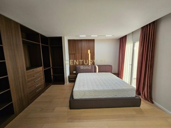 Tirane, shitet apartament 2+1+Ballkon Kati 8, 137 m² 205.500 € (Ali Demi)