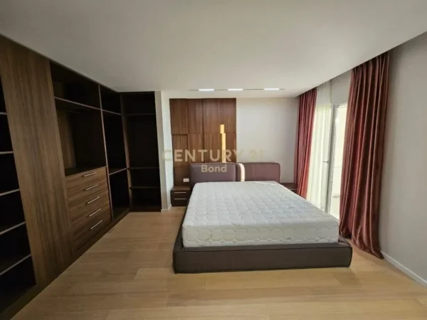 Tirane, shitet apartament 2+1+Ballkon Kati 8, 137 m² 233.000 € (Ali Demi)