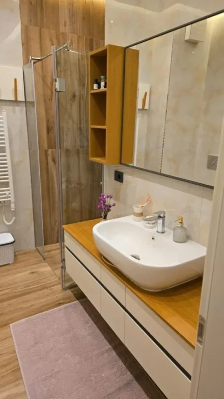 Tirane, jepet me qera apartament 1+1 Kati 3, 95 m² 2.000 € (JOY RESIDENCE)