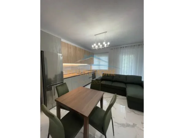 Tirane, jepet me qera apartament 2+1 Kati 4, 71 m² 700 € (Liqeni i Thate)