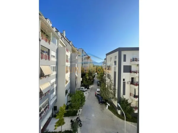 Tirane, jepet me qera apartament 2+1 Kati 4, 71 m² 700 € (Liqeni i Thate)