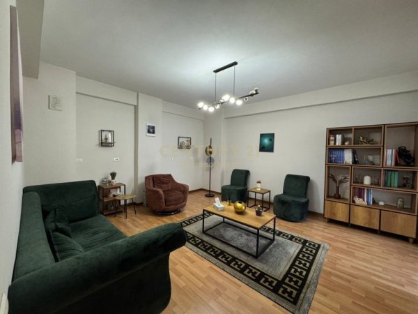 Tirane, shitet apartament 1+1 Kati 2, 69 m² 200.000 € (Mine Peza)