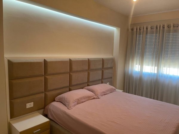 Tirane, jepet me qera apartament 2+1 Kati 6, 700 € 