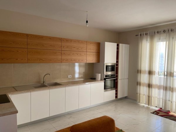 Tirane, jepet me qera apartament 2+1 Kati 6, 700 € 