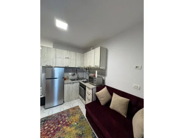 Tirane, jepet me qera apartament 1+1 Kati 6, 43 m² 500 € (Sheshi Skenderbej)