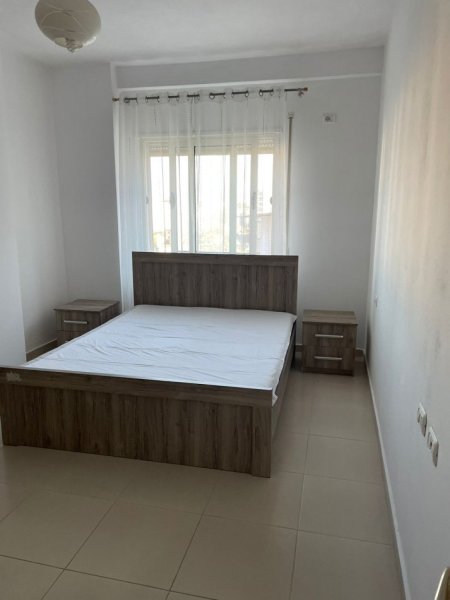 Tirane, jepet me qera apartament 3+1+Ballkon Kati 6, 600 € (Yzberisht,)
