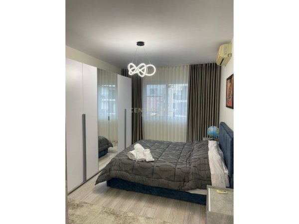 Tirane, jepet me qera apartament 1+1 Kati 8, 65 m² 1.000 € (Kompleksi Dinamo)