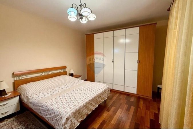 Tirane, jepet me qera apartament 3+1 Kati 5, 170 m² 1.400 € (RRUGA DONIKA KASTRIOTI - Blv Deshmoret e Kombit - Sheshi Skënderbej, Tiranë)
