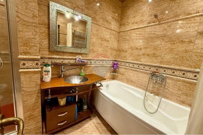 Tirane, jepet me qera apartament 3+1 Kati 5, 170 m² 1.400 € (RRUGA DONIKA KASTRIOTI - Blv Deshmoret e Kombit - Sheshi Skënderbej, Tiranë)