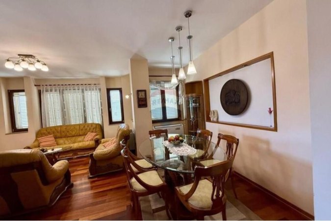 Tirane, jepet me qera apartament 3+1 Kati 5, 170 m² 1.400 € (RRUGA DONIKA KASTRIOTI - Blv Deshmoret e Kombit - Sheshi Skënderbej, Tiranë)