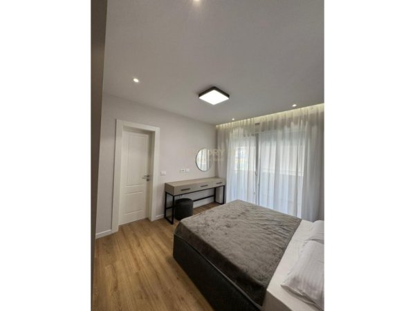 Tirane, jepet me qera apartament 2+1+Ballkon Kati 6, 111 m² 950 € (Tregu Elektrik)