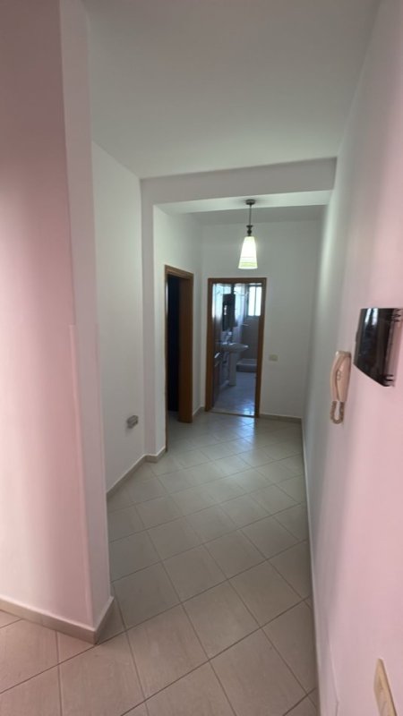 Tirane, jepet me qera apartament 2+1+Ballkon Kati 5, 80 m² 350 € (rruga Kasem Shima)