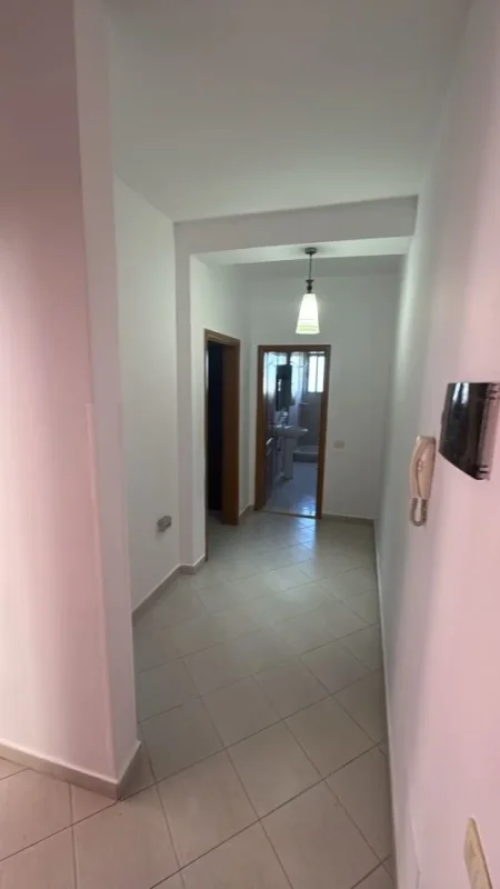 Tirane, jepet me qera apartament 2+1+Ballkon Kati 5, 80 m² 350 € (rruga Kasem Shima)