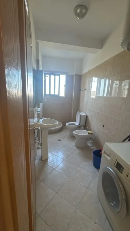 Tirane, jepet me qera apartament 2+1+Ballkon Kati 5, 80 m² 350 € (rruga Kasem Shima)