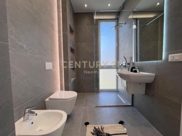 Tirane, jepet me qera apartament duplex 3+1+Aneks+Ballkon Kati 1, 193 m² 2.300 € (Forest Rezidenc)