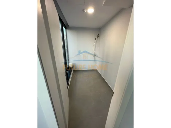 Tirane, jepet me qera zyre Kati 1, 332 m² 5.700 € 