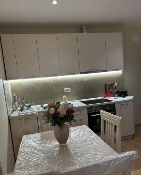 Tirane, jepet me qera apartament 2+1 Kati 4, 70 m² 550 € (Bulevardi Bajram Curri , perballe gjykates se rrethit , Te Lulishtja1Maj)
