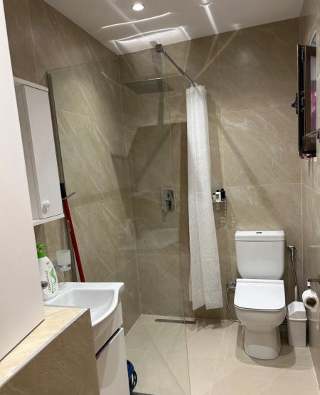 Tirane, jepet me qera apartament 2+1 Kati 4, 70 m² 550 € (Bulevardi Bajram Curri , perballe gjykates se rrethit , Te Lulishtja1Maj)