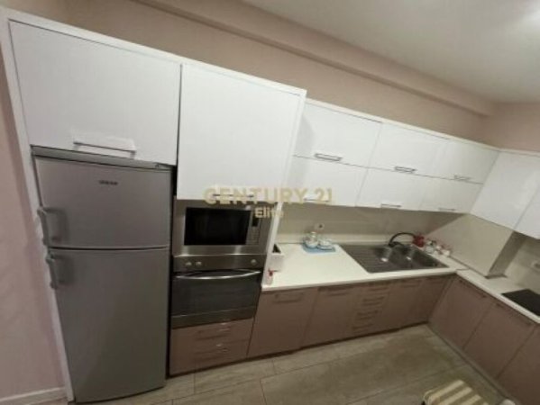 Tirane, jepet me qera 1+1 Kati 2, 56 m² 620 € (Tefta Tashko)