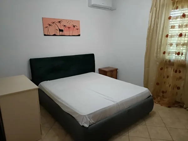 Tirane, jepet me qera apartament duplex 2+1 Kati 2, 550 €