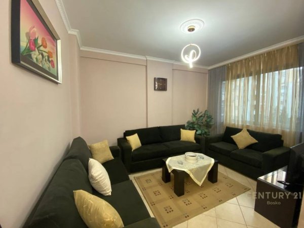 Tirane, jepet me qera apartament 1+1 Kati 3, 67 m² 450 € (Astir)