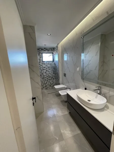 Tirane, jepet me qera nga Pronari, pa-komision apartament duplex 3+1+Ballkon Kati 10, 230 m² 1000€ (Teodor keko)