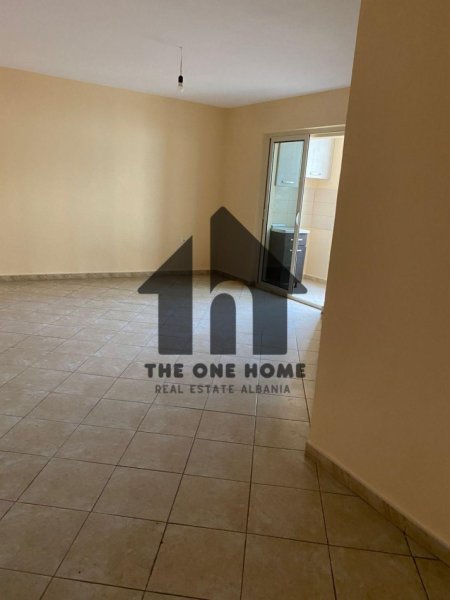 Tirane, jepet me qera zyre Kati 4, 60 m² 400 € (Tregu Elektrik)