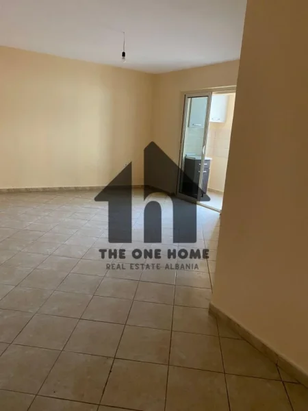 Tirane, jepet me qera zyre Kati 4, 60 m² 400 € (Tregu Elektrik)