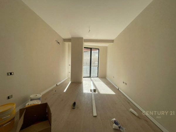 Tirane, jepet me qera ambjent biznesi Kati 1, 74 m² 650 € (Rruga Mine Peza)