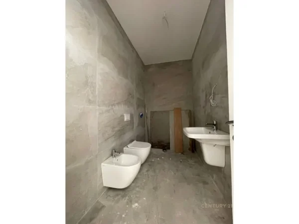 Tirane, jepet me qera ambjent biznesi Kati 1, 74 m² 650 € (Rruga Mine Peza)