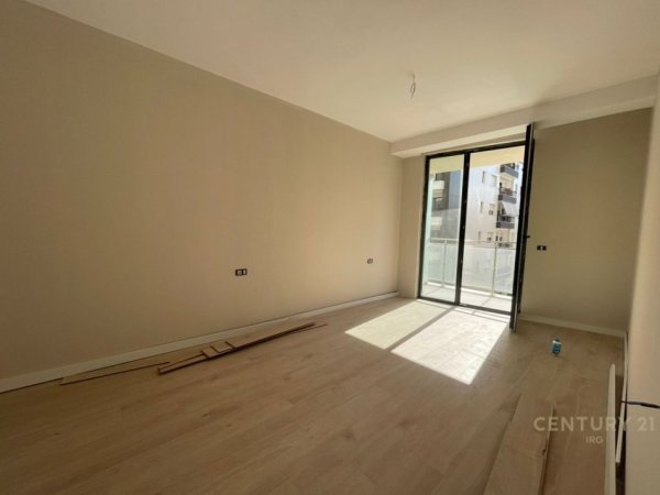 Tirane, jepet me qera ambjent biznesi Kati 1, 74 m² 650 € (Rruga Mine Peza)