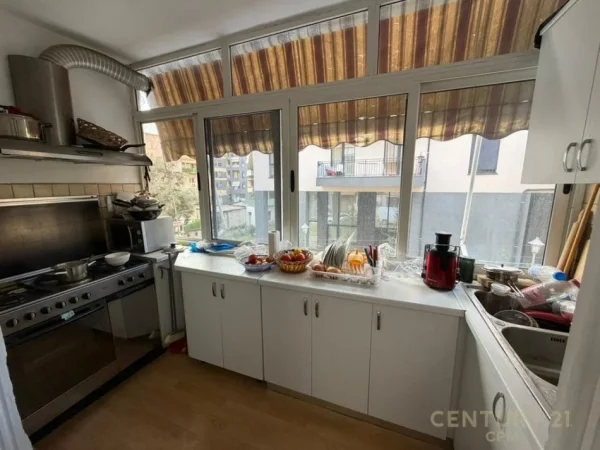 Tirane, shes apartament Kati 2, 56 m² 115.000 € (Rruga Hoxha Tahsim)
