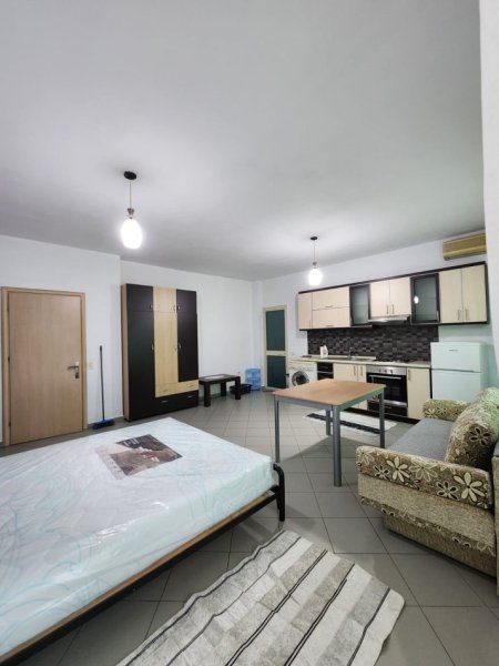 Tirane, jepet me qera garsonier Kati 3, 45 m² 370 € (Rruga e Durresit/Rr.Viktor Hygo)