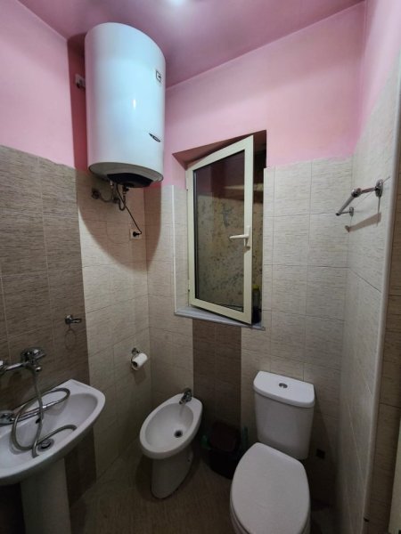 Tirane, jepet me qera garsonier Kati 3, 45 m² 370 € (Rruga e Durresit/Rr.Viktor Hygo)