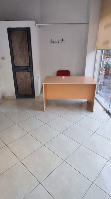 Jepet me Qira Ambient Biznesi në Zonën e Astirit Pranë Rrethit, Kati 0, 15 m² 300 €uro